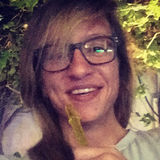 Walker from Dubai | Woman | 32 years old | Taurus